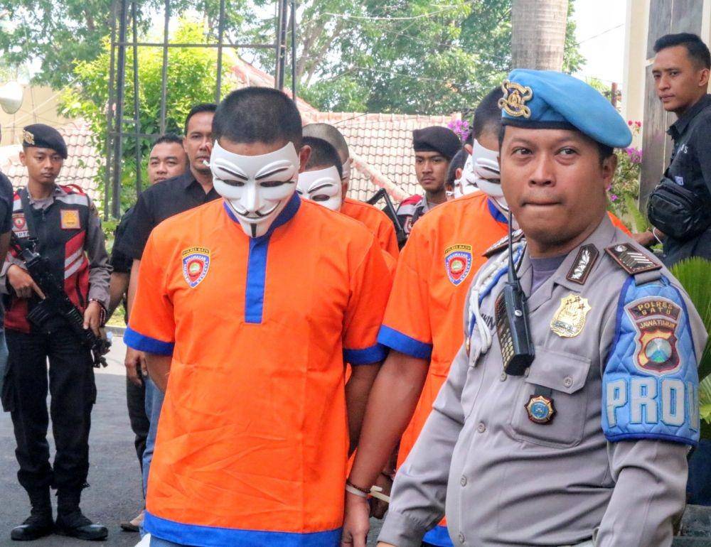 Tersangka kasus narkoba yang berhasil diamankan Polres Batu, Selasa (19/11/2019). IDN Times/ Alfi Ramadana