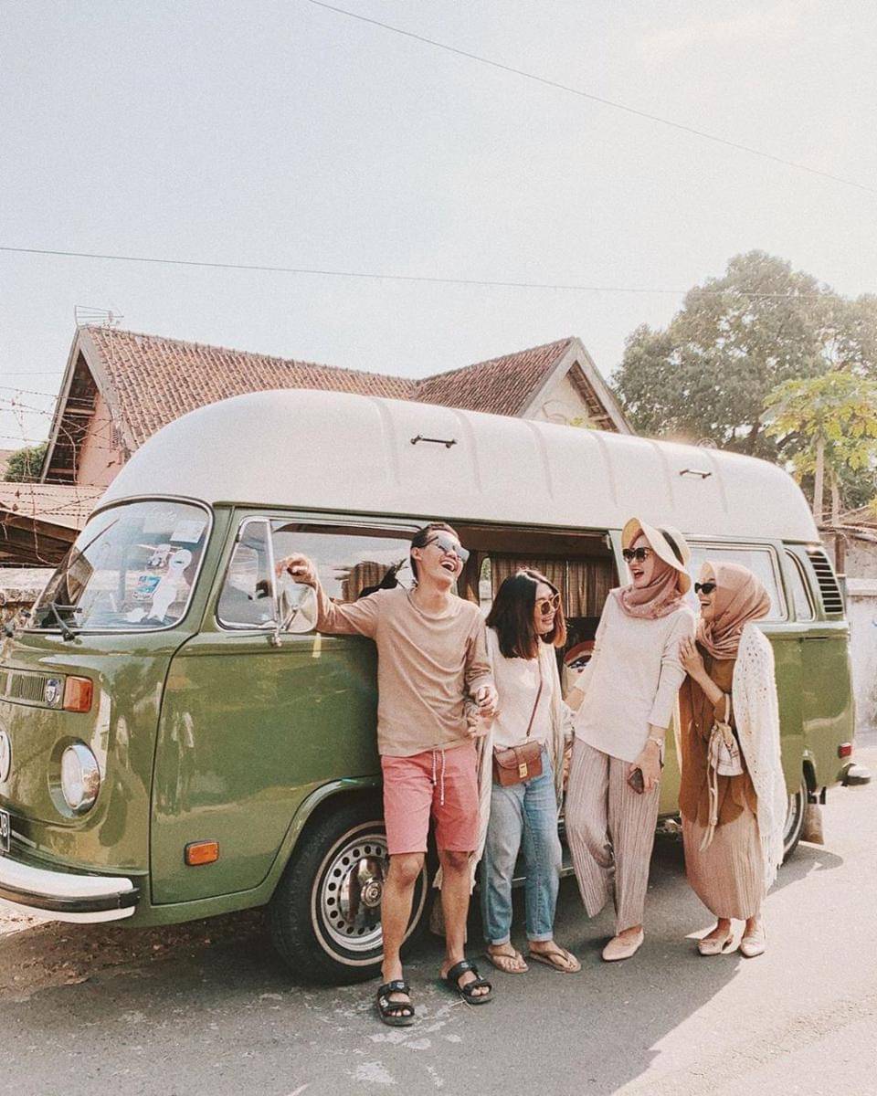 instagram.com/dian pelangi