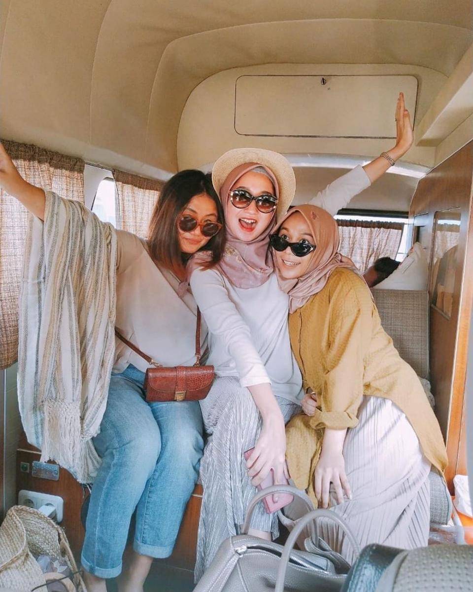 instagram.com/dian pelangi