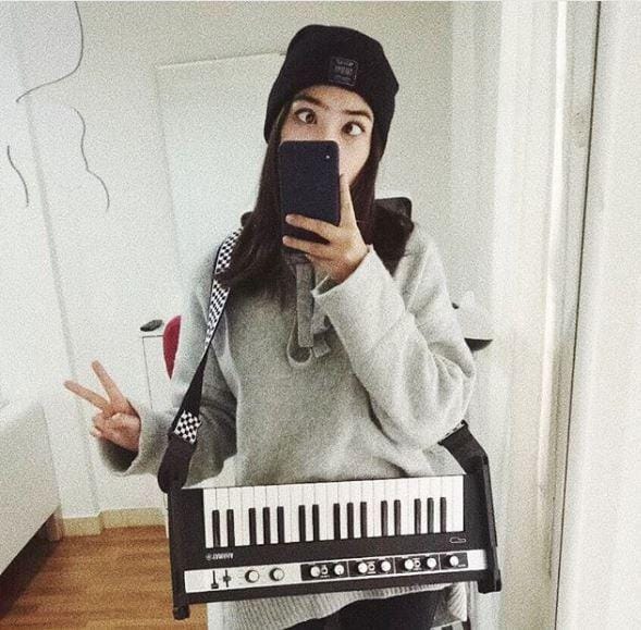 https://www.instagram.com/isyanasarasvati/