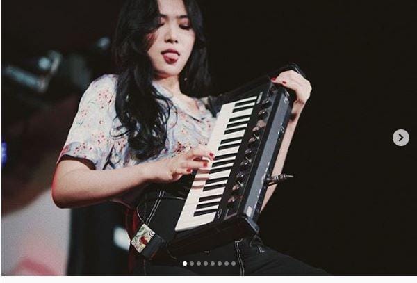 https://www.instagram.com/isyanasarasvati/