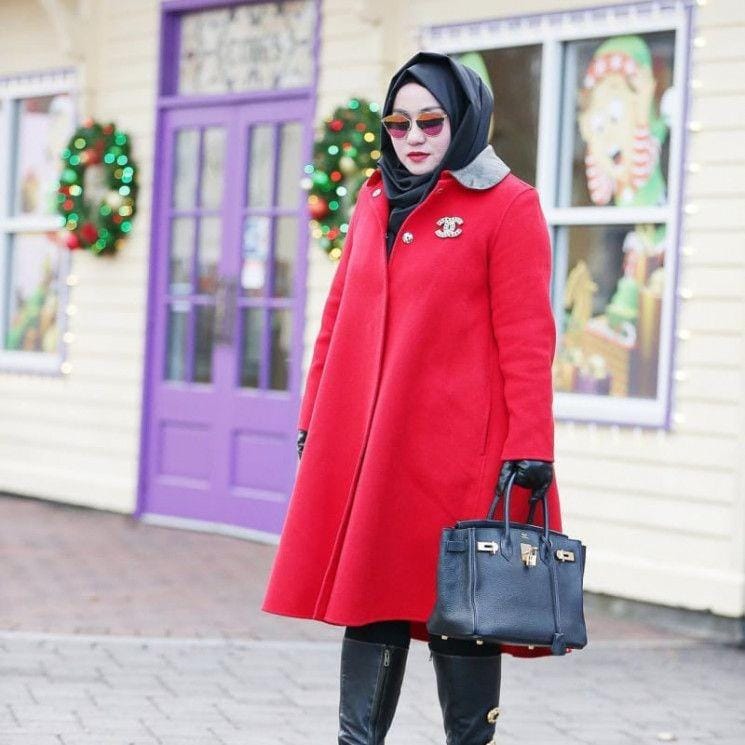 (Bos First Travel Anniesa Hasibuan) Instagram.com/@anniesahasibuanofficial