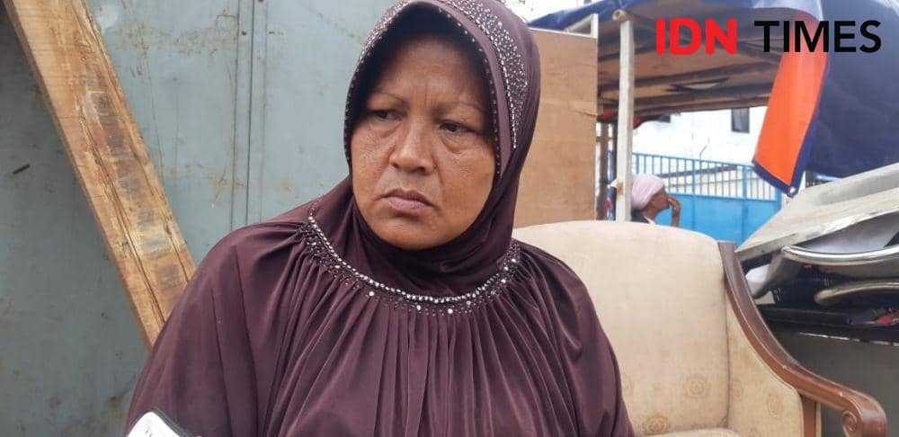 Ibu Subaddiah, warga Sunter yang terkena gusur (IDN Times/Margith Juita Damanik)
