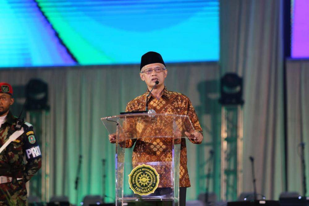 Ketum PP Muhammadiyah Haedar Nashir pada Milad Muhammadiyah Ke 107 di Gedung Sportorium UMY, Senin malam (18/11). IDN Times/Humas dan Protokol UMY