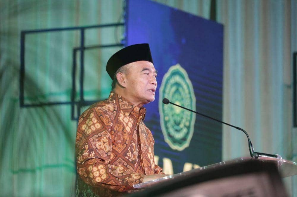 Menko PMK Muhadjir Effendy memberikan sambutan pada acara Milad Muhammadiyah ke-107 di Gedung Sportorium UMY, Yogyakarta, Senin 18 November 2019. (IDN Times/Biro Humas dan Protokol UMY)