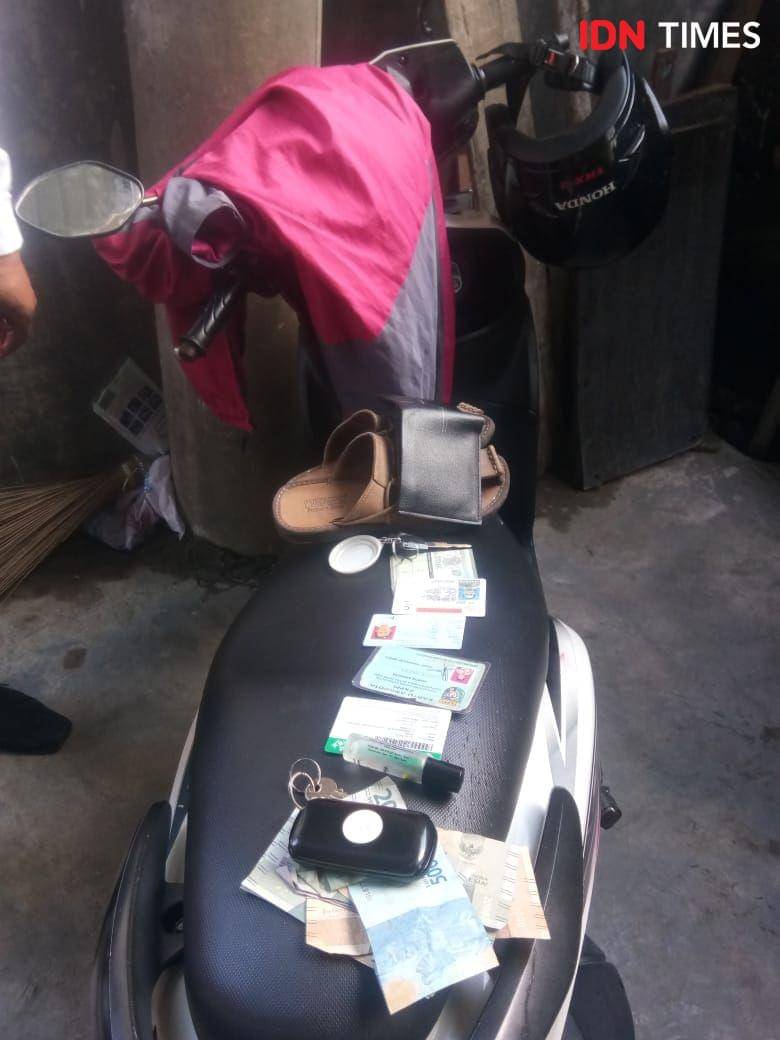 Barang-barang pria tua yang tewas di Binjai (IDN Times/Handoko)