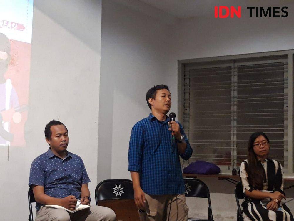 Arif Tuban saat menjadi pembicara sebuah diskusi di Surabaya, Senin (18/11). IDN Times/Fitria Madia
