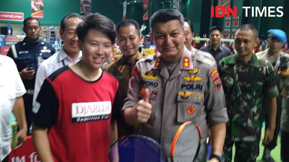 Kapolda Jawa Tengah dan Liliyana Natsir / Butet di PB Bulutangkis Djarum, Kudus