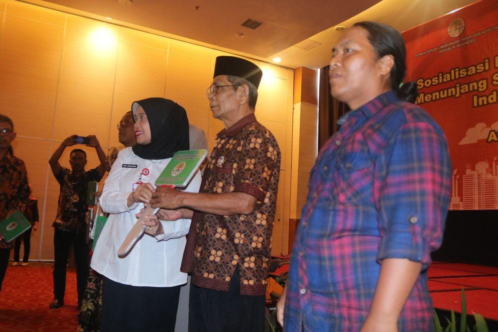 Pemberian kunci motor sampah secara simbolis dari Kemen LHK kepada masyarakat Malang Raya, Rabu (20/11/2019). IDN Times/ Alfi Ramadana