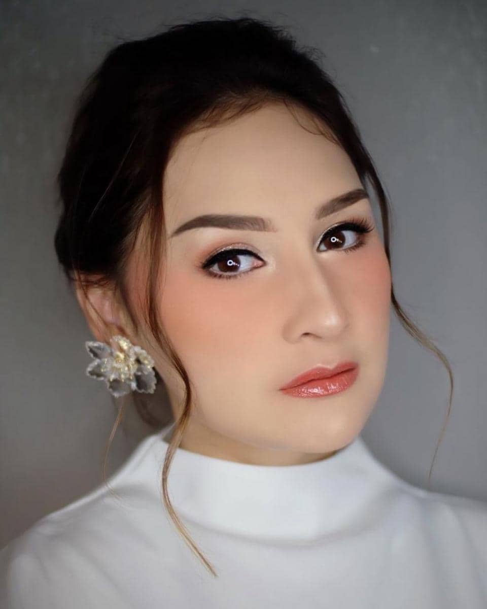 instagram.com/monaratuliu