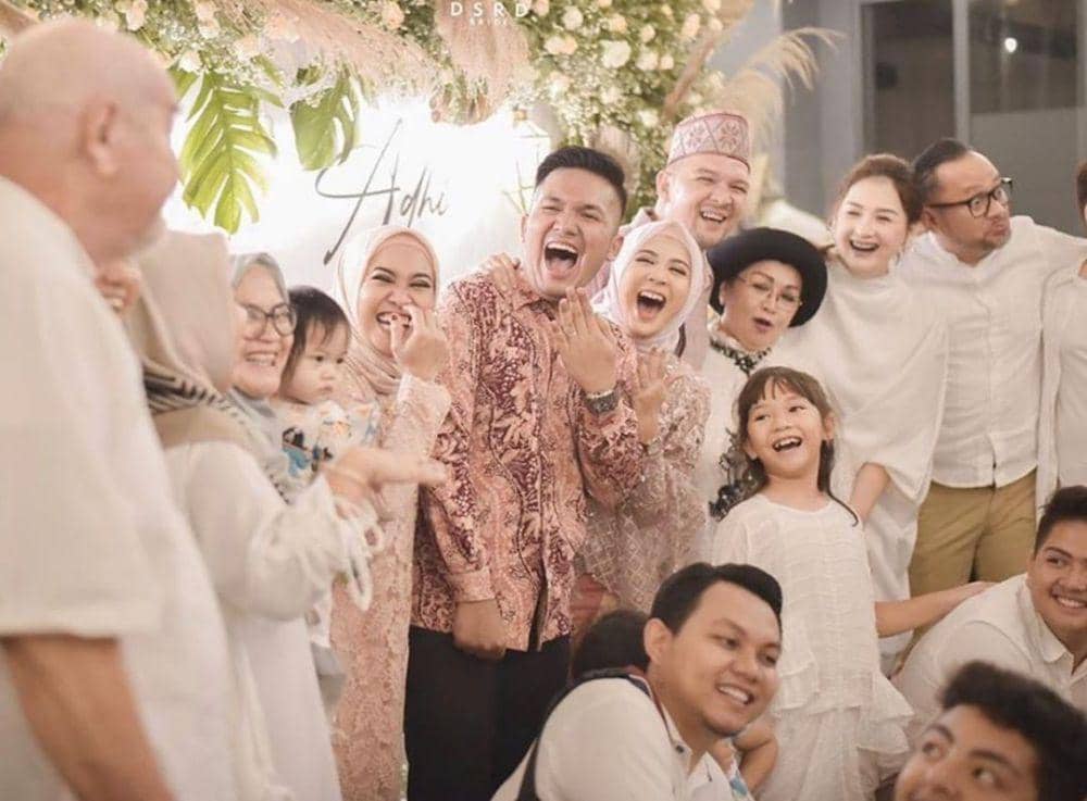 instagram.com/monaratuliu