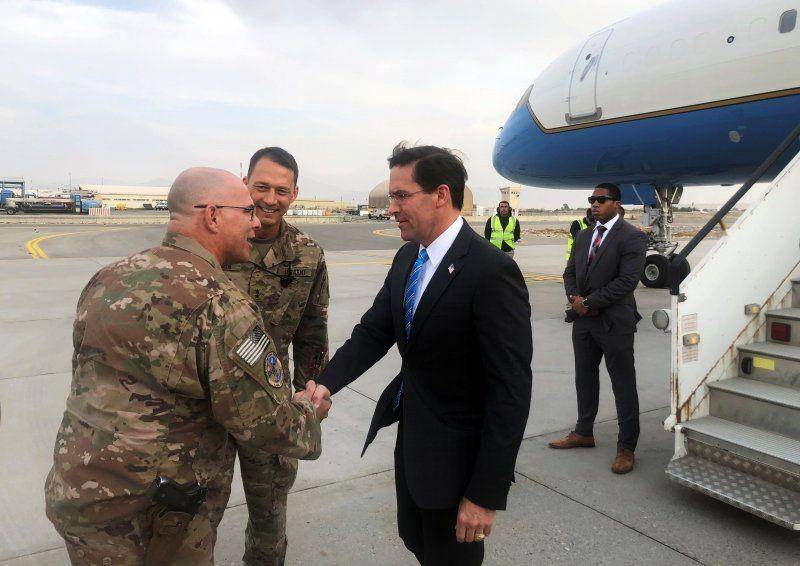 Menteri Pertahanan Amerika Serikat Mark Esper tiba di Kabul, Afganistan, pada 20 Oktober 2019. ANTARA FOTO/REUTERS/Idrees Ali