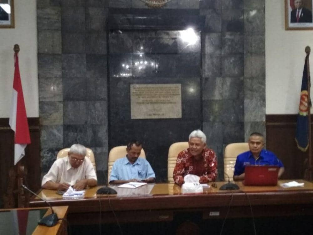 Dinas Lingkungan Hidup dan Kehutanan DIY saat membahas sampah di DPRD DIY. IDN Times/febriana sinta