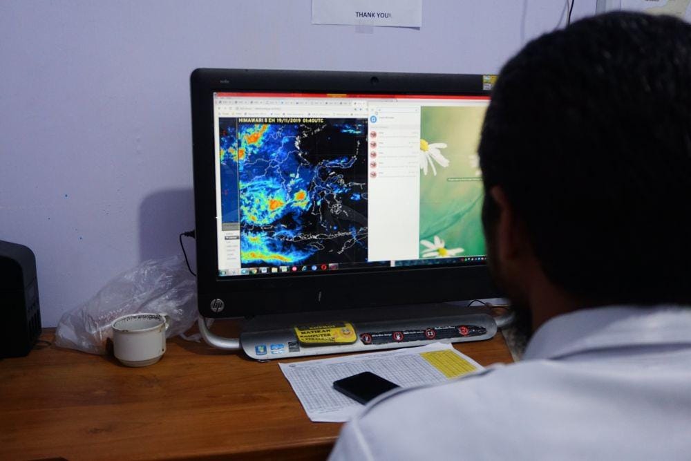 Prakiraawan BMKG sedang menunjukkan perkiraan musim penghujan. IDN TImes/Mohamad Ulil Albab