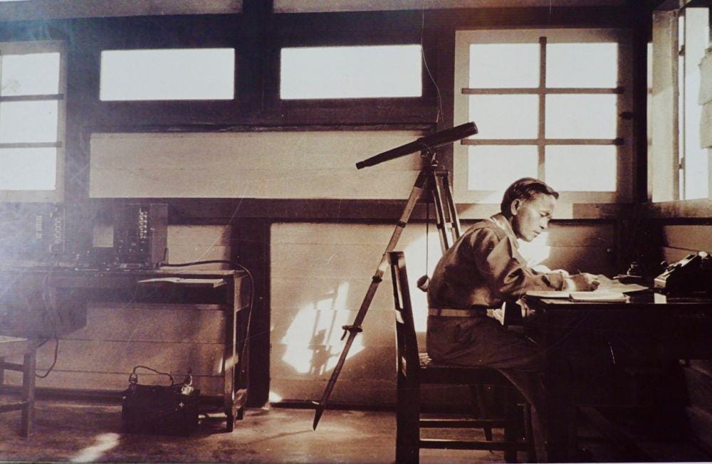 Aktivitas di Pos Pemantauan Merapi di tahun 1954, koleksi Museum Gunung Merapi