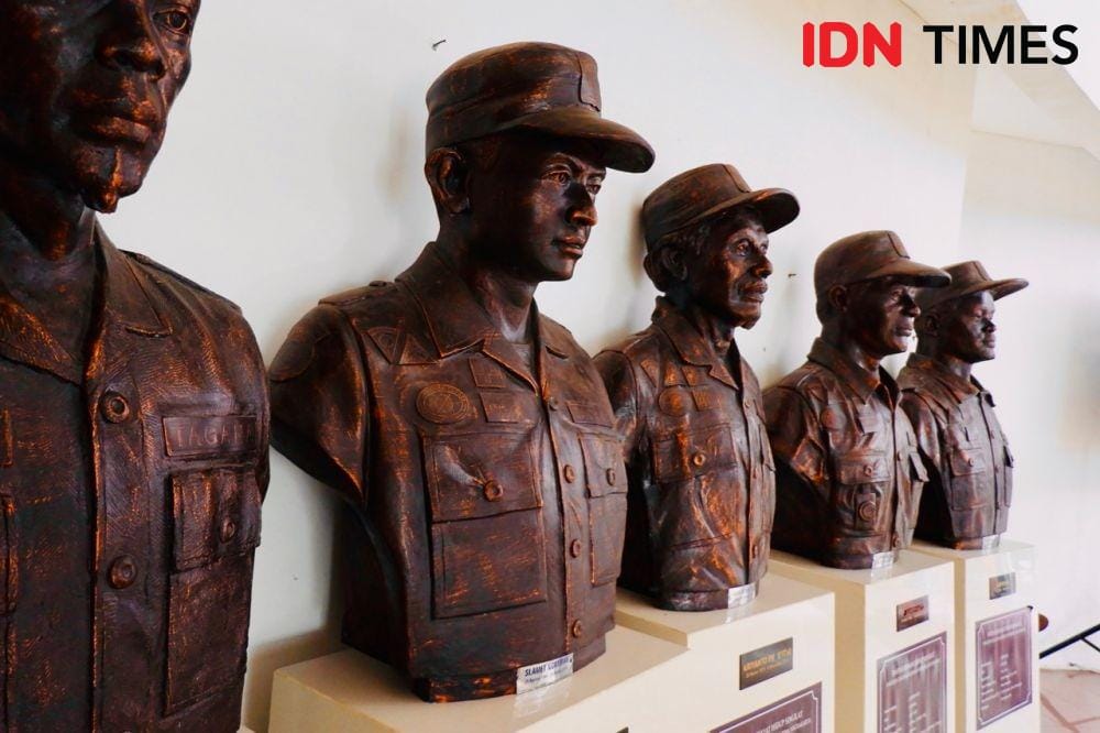 Patung lima relawan Taruna Siaga Bencana (Tagana) yang gugur dalam usaha menyelamatkan warga dari letusan Merapi 2010 IDN Times/Yogie Fadila