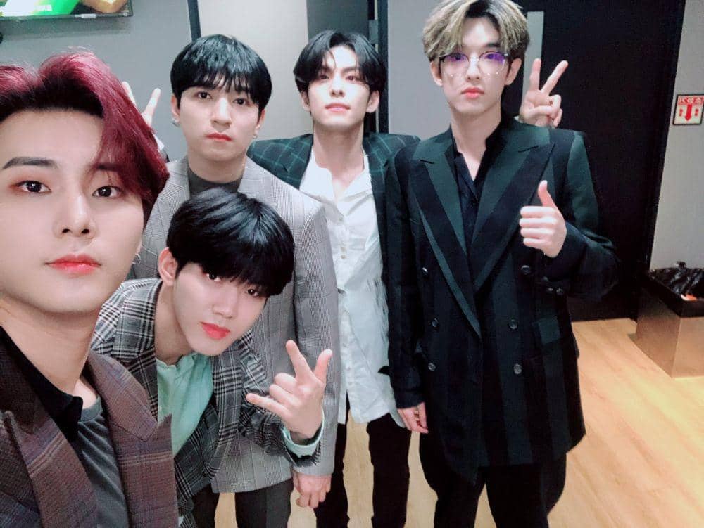 twitter.com/day6official