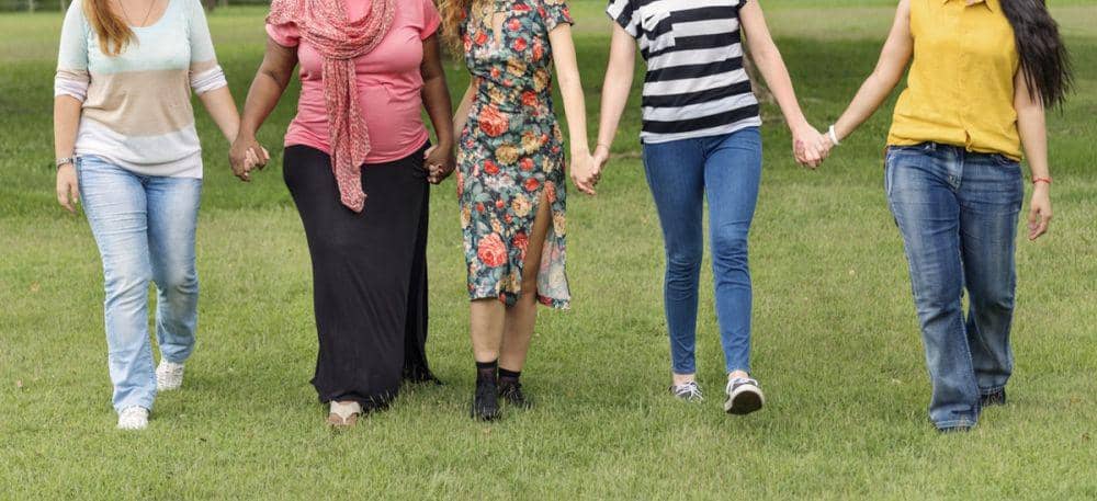 Perempuan saling menyokong