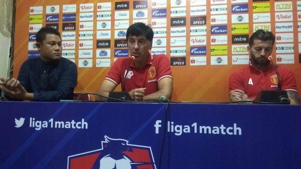 Pelatih Perseru Badak Lampung FC, Milan Petrovic, saat ,Press Conference di stadion Surajaya Lamongan. IDN Times/Imron