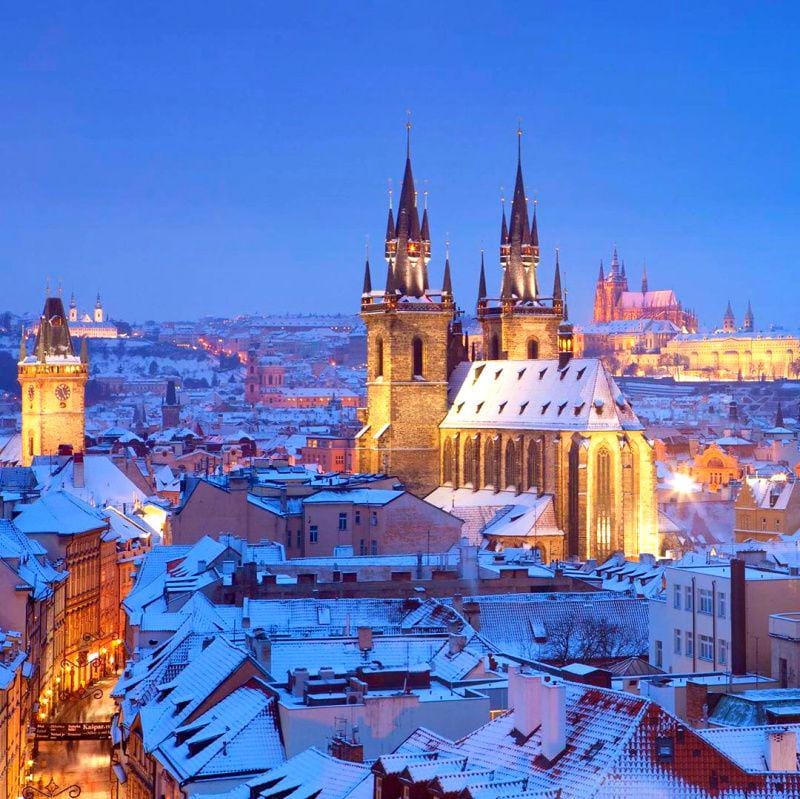 Pemandangan Praha akan membuat kamu serasa ditarik ke negeri dongeng