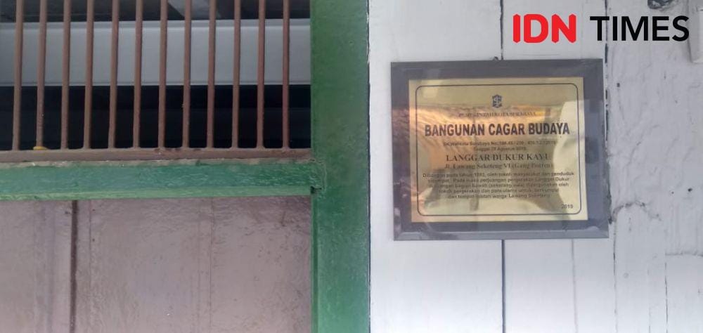 Plat cagar budaya Langgar Dukur, Heritage Walk of Lawang Seketeng, Selasa (19/11). IDN Times/Idfy
