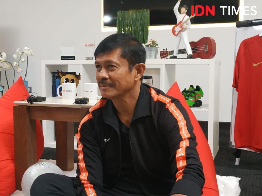 Pelatih Timnas U-22, Indra Sjafri saat melakukan wawancara eksklusif di kantor IDN Times, Rabu (20/11). IDN Times/Ilyas Listianto Mujib