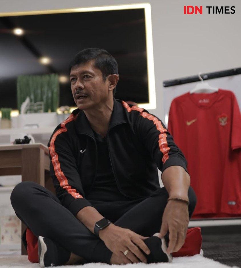 Pelatih Timnas U-22, Indra Sjafri saat melakukan wawancara eksklusif di kantor IDN Times, Rabu (20/11). IDN Times/Panji Galih Aksoro