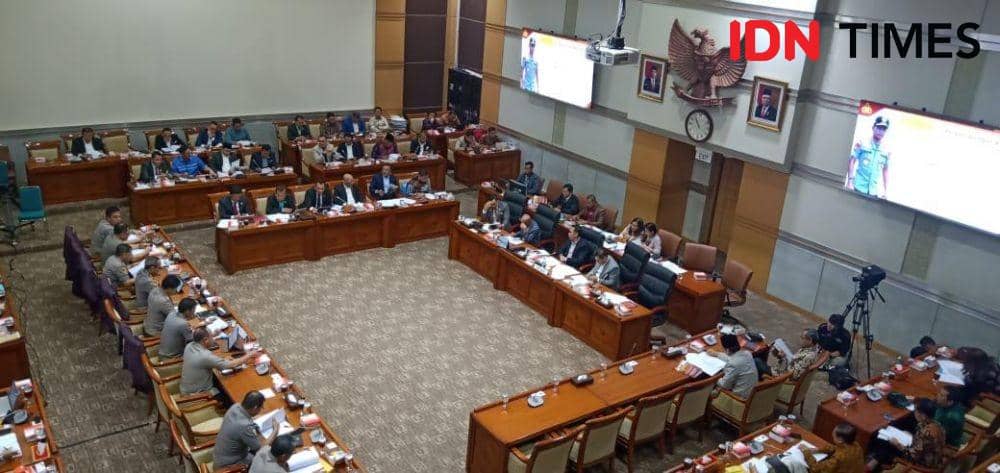 Rapat Komisi lll bersama Kapolda seluruh Indonesia (IDN Times/Irfan Fathurohman)