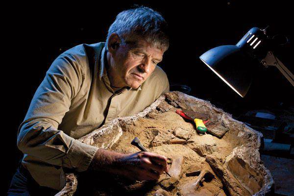 paleontologist