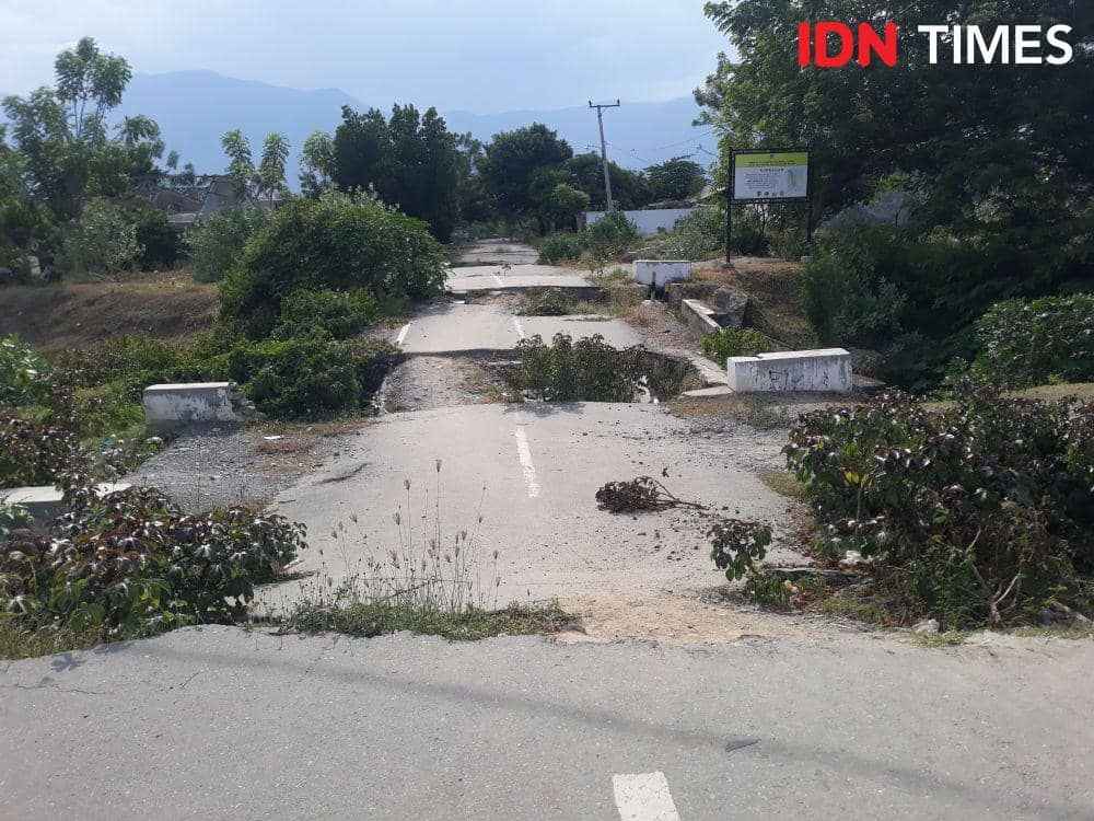 (Jalanan rusak berat di Petobo, Palu, Sulawesi Tengah akibat likuefaksi) IDN Times/Margith Juita Damanik