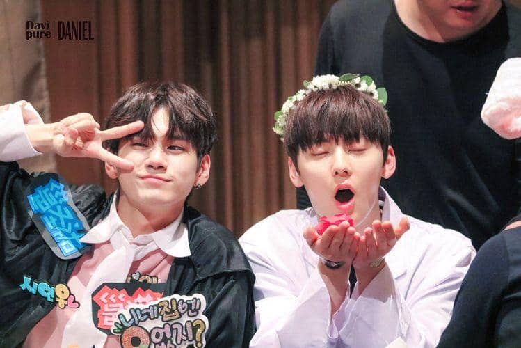 11 Potret Bromance Ong Seongwu dan Hwang Minhyun NU'EST