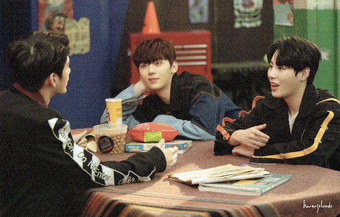 11 Potret Bromance Ong Seongwu dan Hwang Minhyun NU'EST