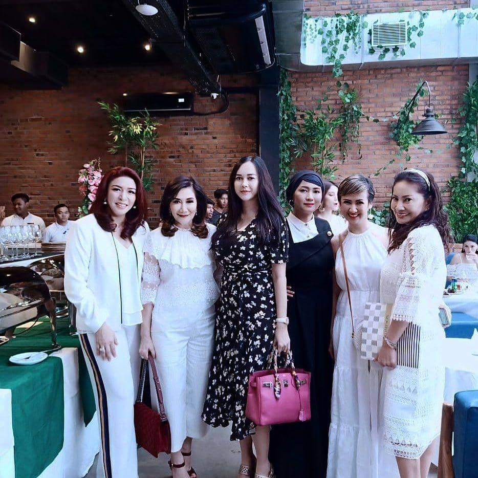 Aura Kasih dan kolega