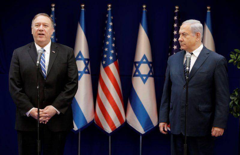Menteri Luar Negeri Amerika Serikat Mike Pompeo dan Perdana Menteri Israel Benjamin Netanyahu menghadiri pertemuan di Yerusalem, pada 18 Oktober 2019. ANTARA FOTO/Sebastian Scheiner/Pool via REUTERS