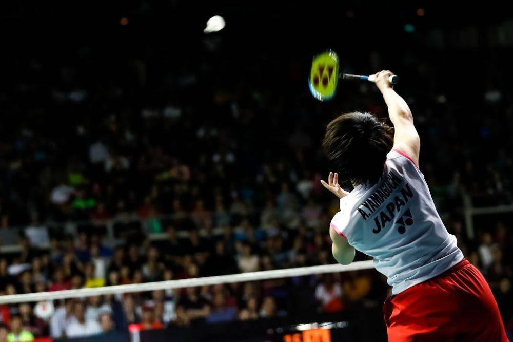 Akane Yamaguchi melepaskan smes keras. Bwfbadminton.com