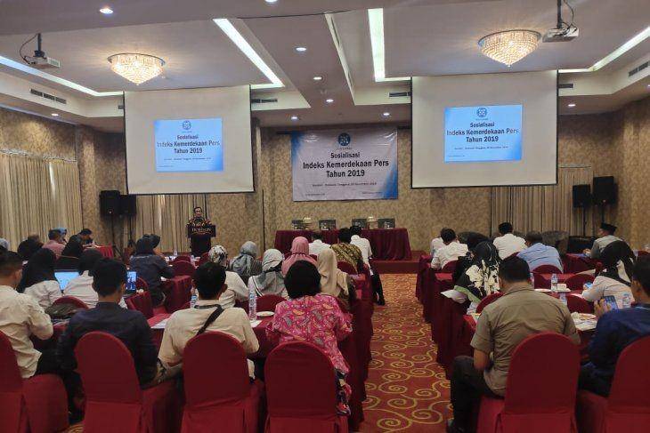 Peserta sosialisasi Indeks Kemerdekaan Pers 2019 di Kendari,, Sulawesi Tenggara. (Antara/Sarjono)