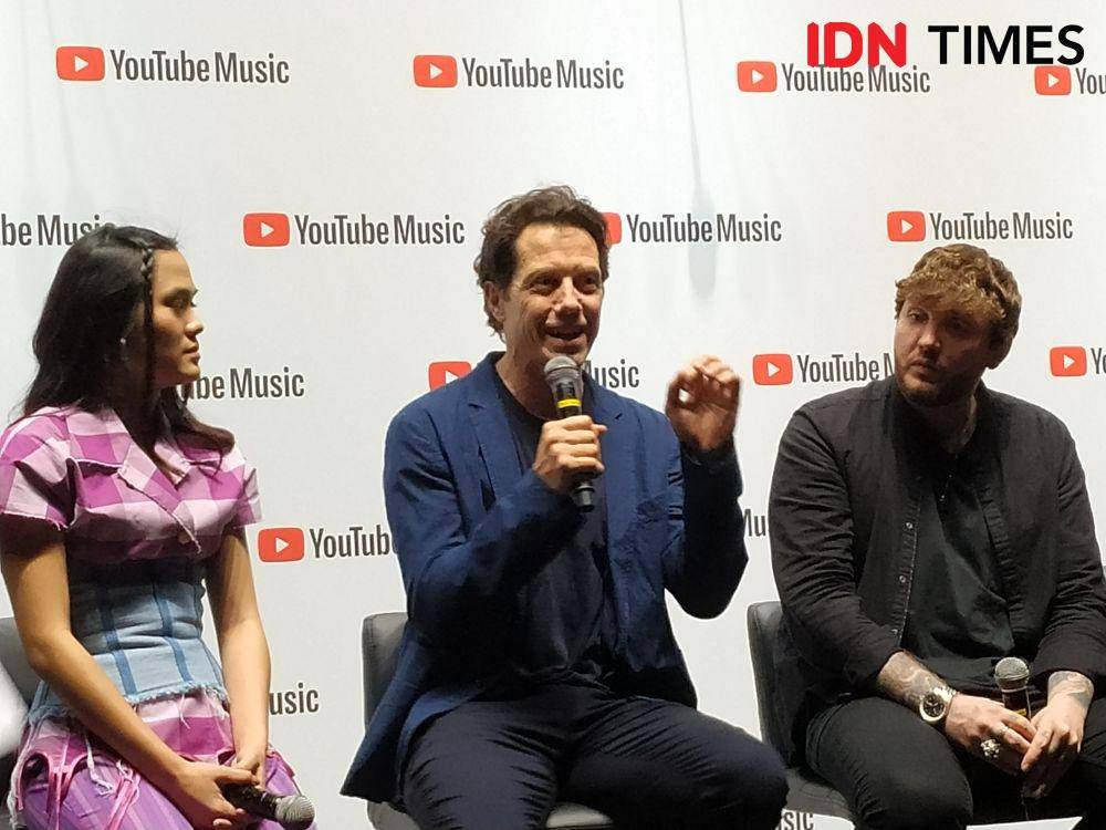 (Tengah) Adam Smith selaku VP of Product Management YouTube dalam "Journey Into The New World of Music" di Jakarta. 20 November 2019. IDN Times/Nadia Umara