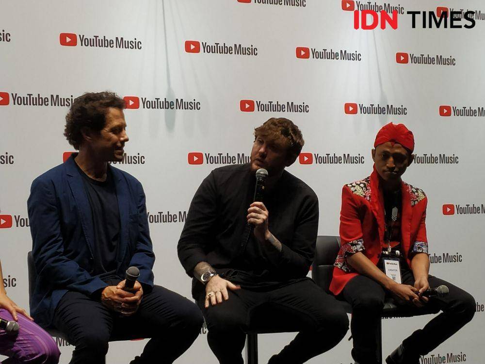 (Tengah) James Arthur dalam "Journey Into The New World of Music" di Jakarta. 20 November 2019. IDN Times/Nadia Umara