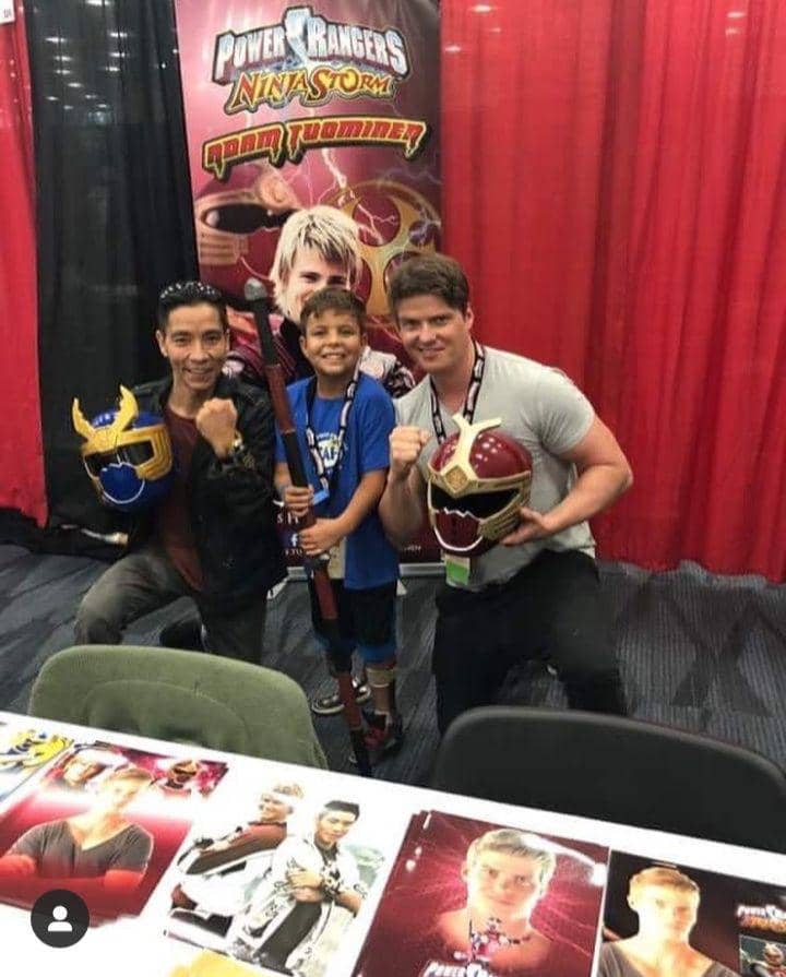 Mereka sangat bahagia saat foto sama fans ciliknya