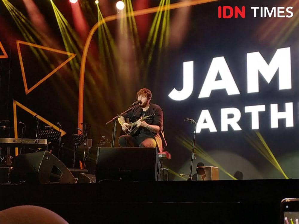 James Arthur tampil dalam acara "Journey Into The New World of Music" di Istora Senayan, Jakarta, pada 20 November 2019. IDN Times/Nadia Umara