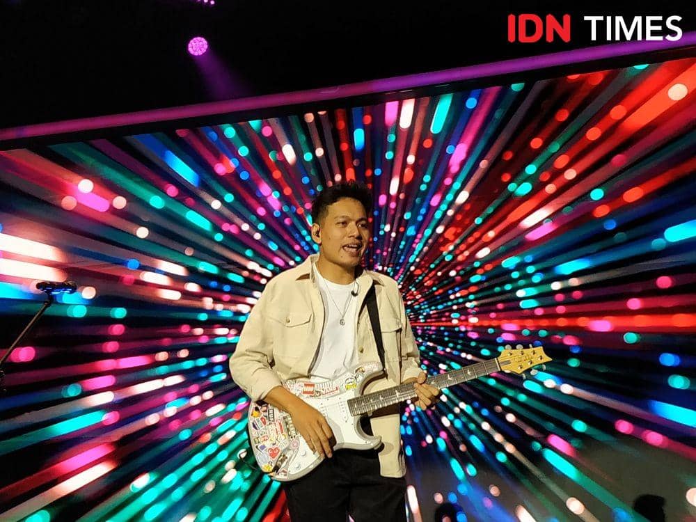 Rendy Pandugosaat manggung dalam acara "Journey Into The New World of Music" di Istora Senayan, Jakarta, pada 20 November 2019. IDN Times/Nadia Umara