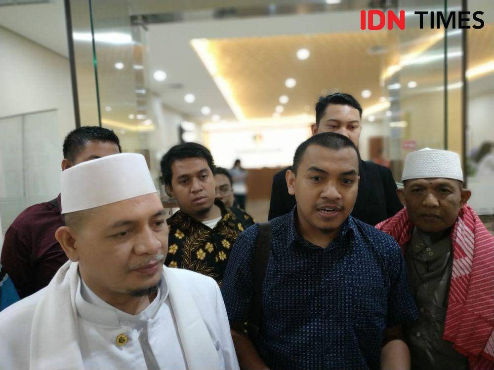 Mantan Ketua DPD FPI DKI Jakarta Buya Abdul Majid melaporkan Sukmawati ke Polda Metro Jaya, Rabu (20/11). (IDN Times/Axel Jo Harianja)