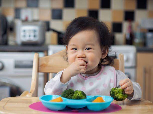bayi makan