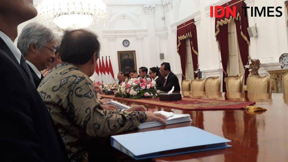 Presiden Jokowi menerima delegasi Japan Indonesia Association (JAPINDA), di Istana Merdeka, Jakarta Pusat, Rabu 20 November 2019 (IDN Times/Teatrika Handiko Putri)