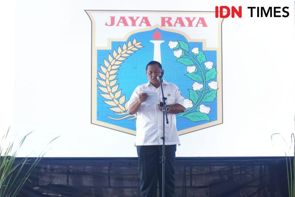 Kepala Dinas Sumber Daya Air DKI Jakarta Juaini Yusuf saat memberi sambutan dalam Peresmian Instalasi Pengolahan Air Laut di Kepulauan Seribu, Rabu (20/11) (IDN Times/Gregorius Aryodamar P)