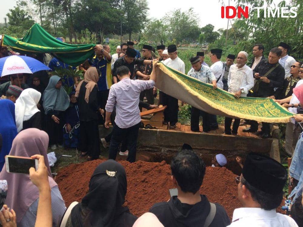 Liang lahat Bahtiar Effendy, TPU Lemperes Depok, Kamis (21/11) (IDN Times/Irfan Fathurohman)