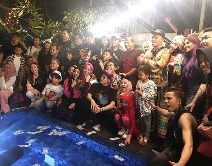 instagram.com/attahalilintar/tagged