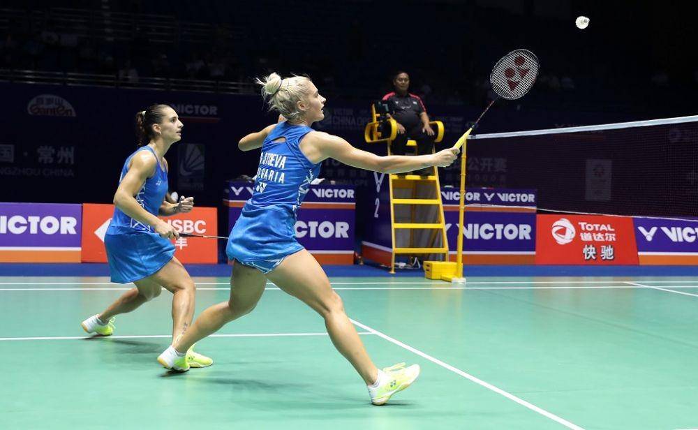 Ganda putri Bulgaria, Gabriela Stoeva/Stefani Stoeva, beraksi di Victor China Open 2019. Bwfbadminton.com