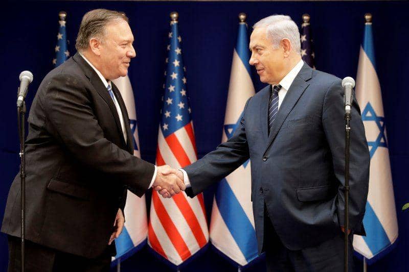 Menteri Luar Negeri Amerika Serikat Mike Pompeo dan Perdana Menteri Israel Benjamin Netanyahu menghadiri sebuah pertemuan di Yerusalem pada 18 Oktober 2019. ANTARA FOTO/Sebastian Scheiner/Pool via REUTERS