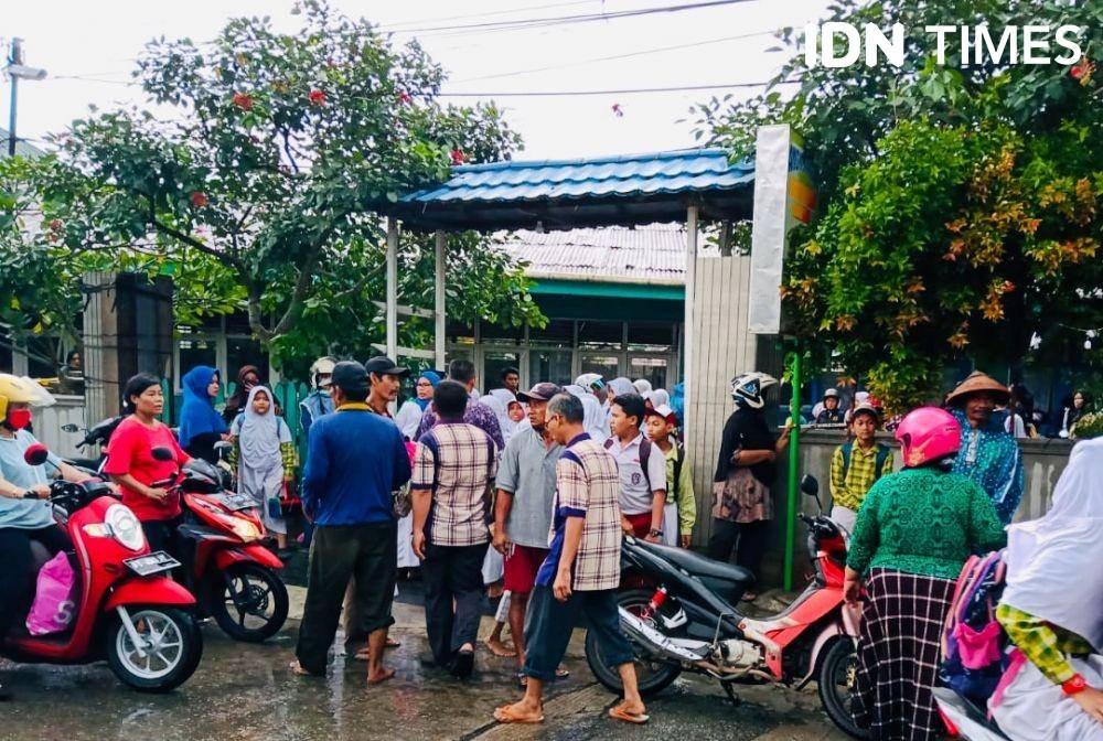 Suasana saat pencarian korban tenggelam di Samarinda (IDN Times/Yuda Almerio)